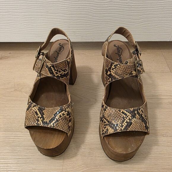 Free People Tan Snakeskin Leather Wooden Boho Avant Garde Belem Clogs Size 8.5 - Picture 6 of 12